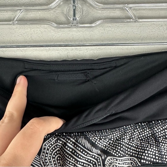 Lululemon Black White Dottie Tribe Speed Athletic Athleisure Shorts Size 6 - Picture 5 of 7